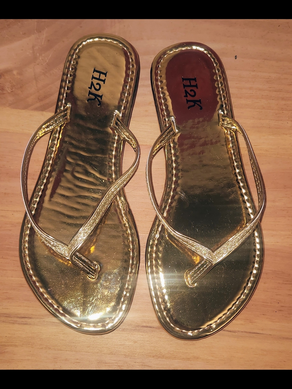 H2k Women's Gold Metallic Thong Sandals